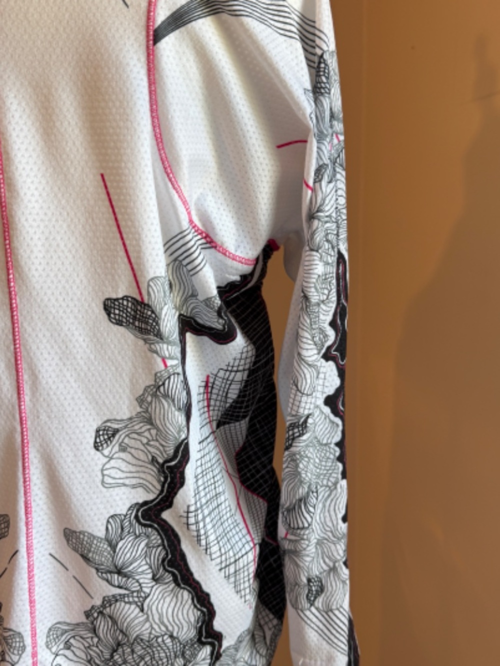 Lucky in Love Pullover Shirt Black & White Botanical/Geometric Design Size L /12 - Picture 12 of 15